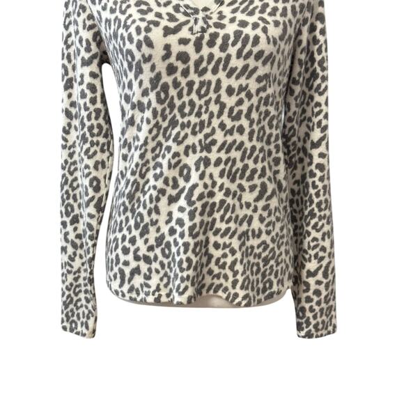 Socialite Womens Pullover Fuzzy Sweater White Leopard Print Long Sleeve S New - Picture 3 of 8